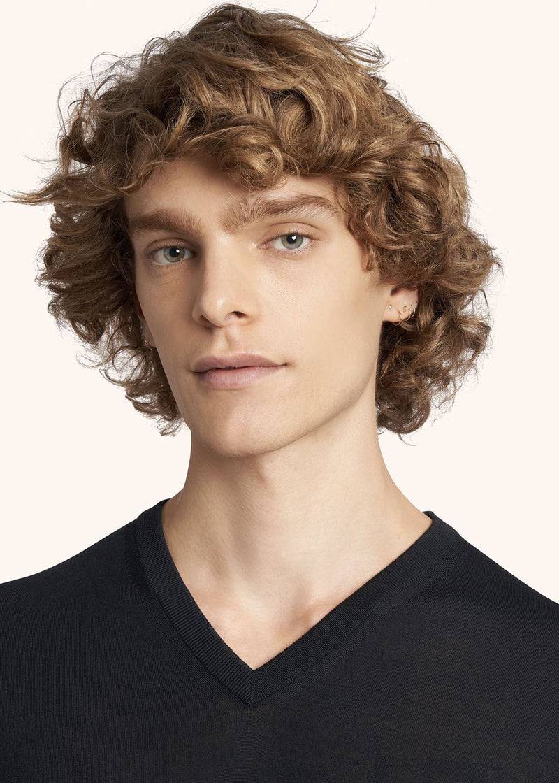 Kiton MAGLIA SCOLLO V LANA UK865K5 Acquista Ora