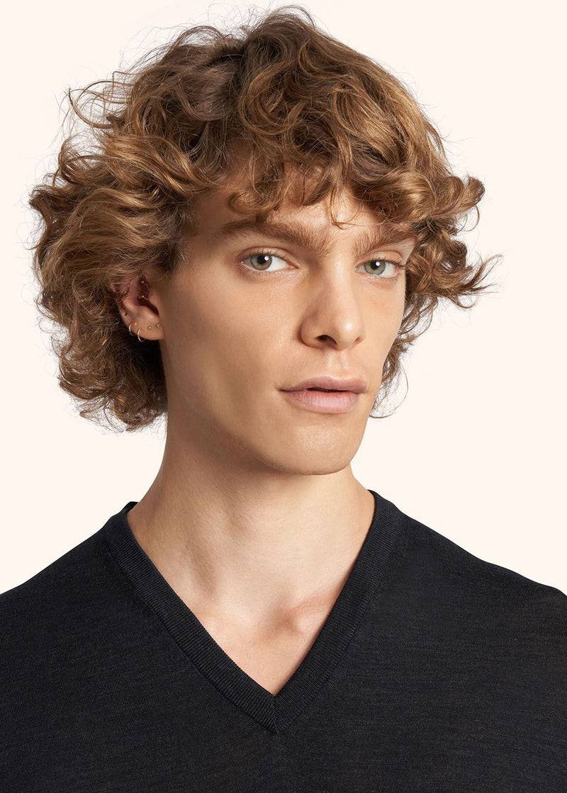 Kiton MAGLIA SCOLLO V LANA UK8651015 Promozione Limitata