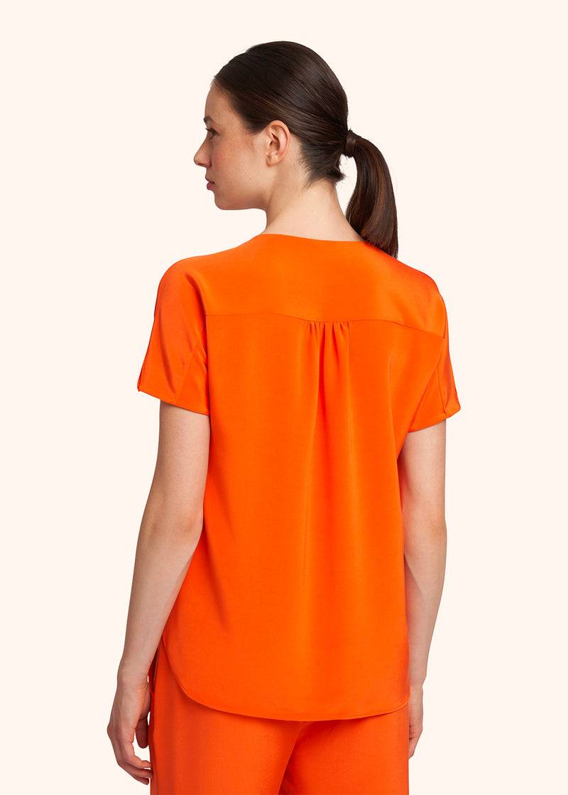 Kiton T-SHIRT SETA D47454K0977A17 Italia