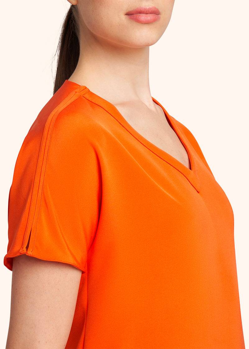Kiton T-SHIRT SETA D47454K0977A17 Italia