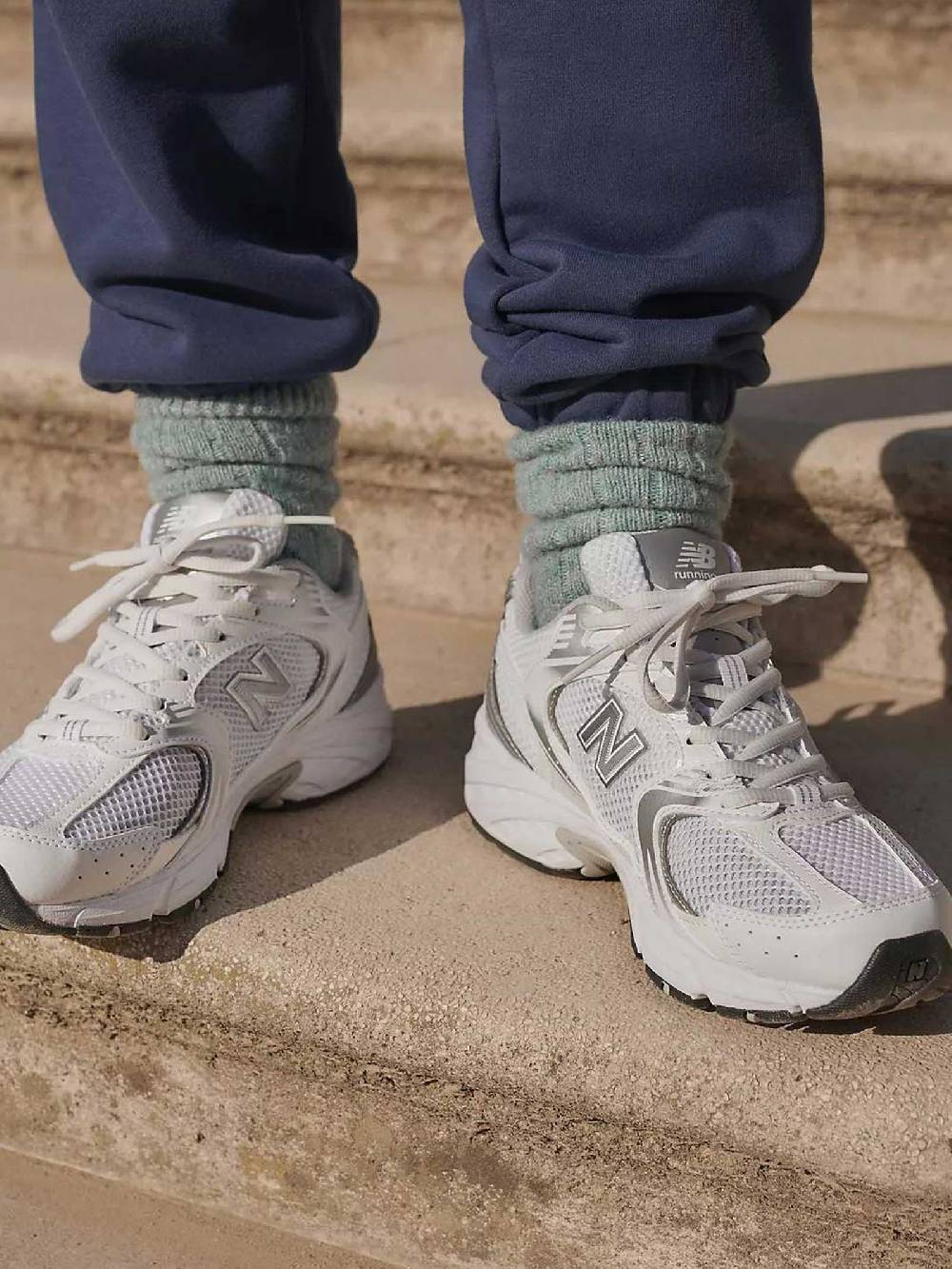 NEW BALANCE Sneakers MR530EMA uomo in tessuto bianco/argento metallizzato Trasporto libero internazionale