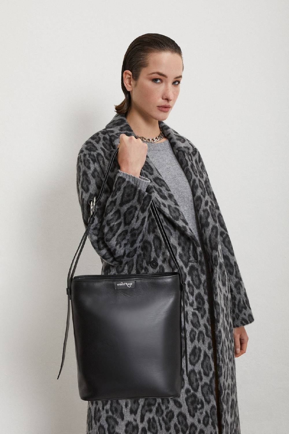 ottod'Ame Leather bucket bag Saldi Di Fabbrica