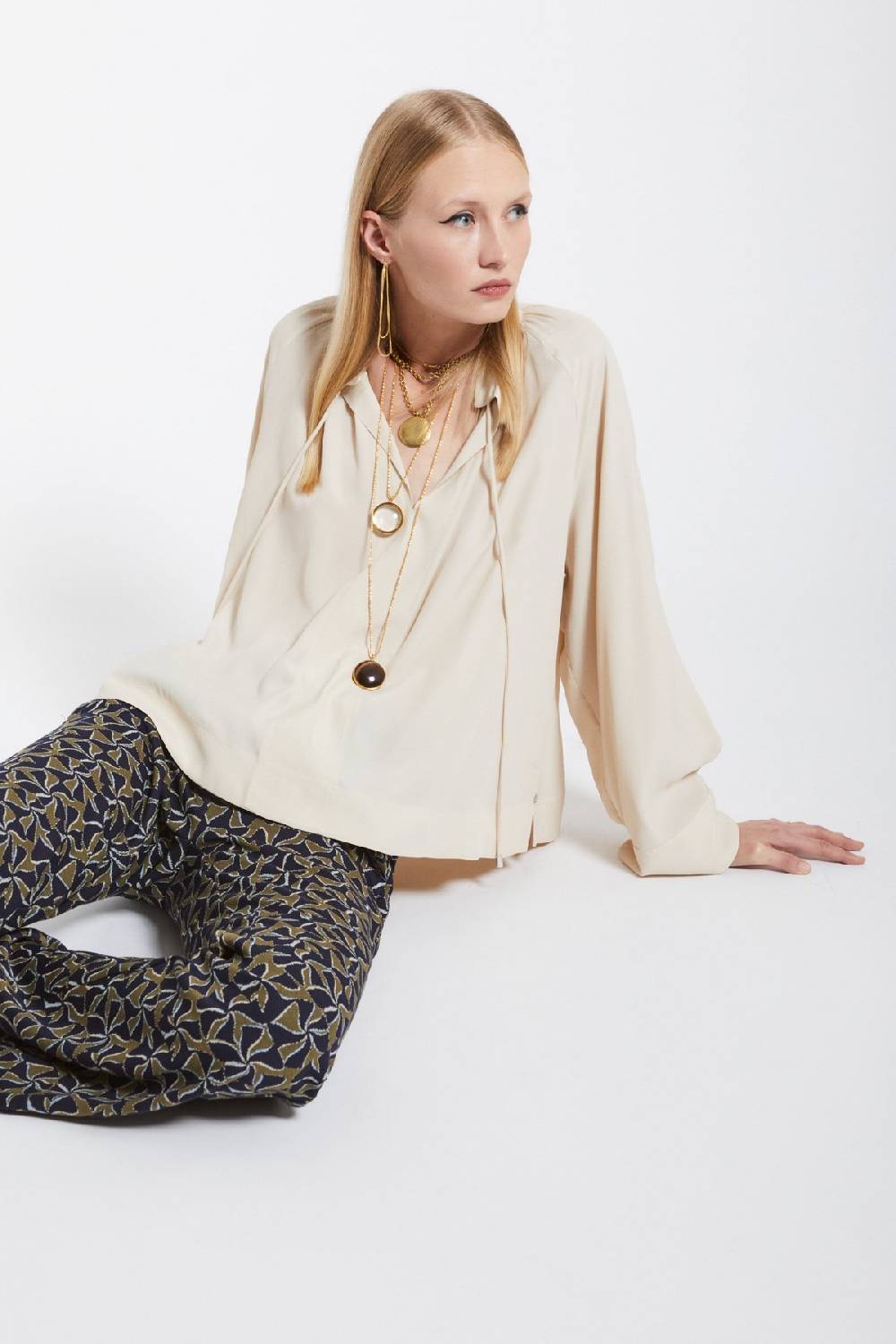 ottod'Ame Silk-blend blouse with drawstring Soddisfazione Garantita