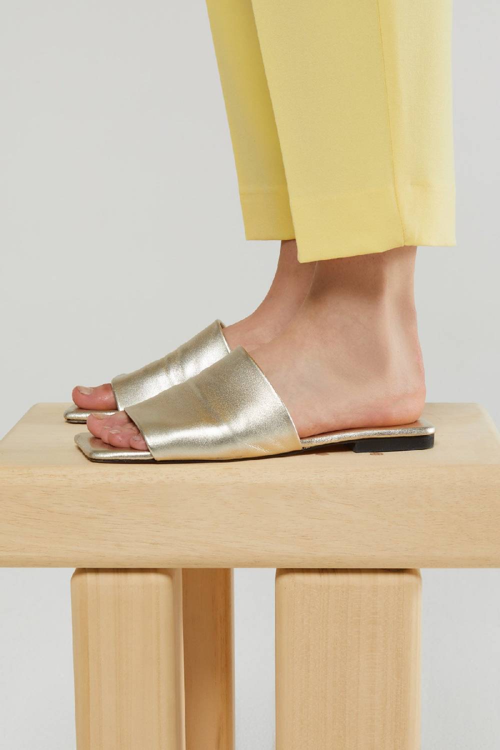 ottod'Ame Leather low sandals Italia