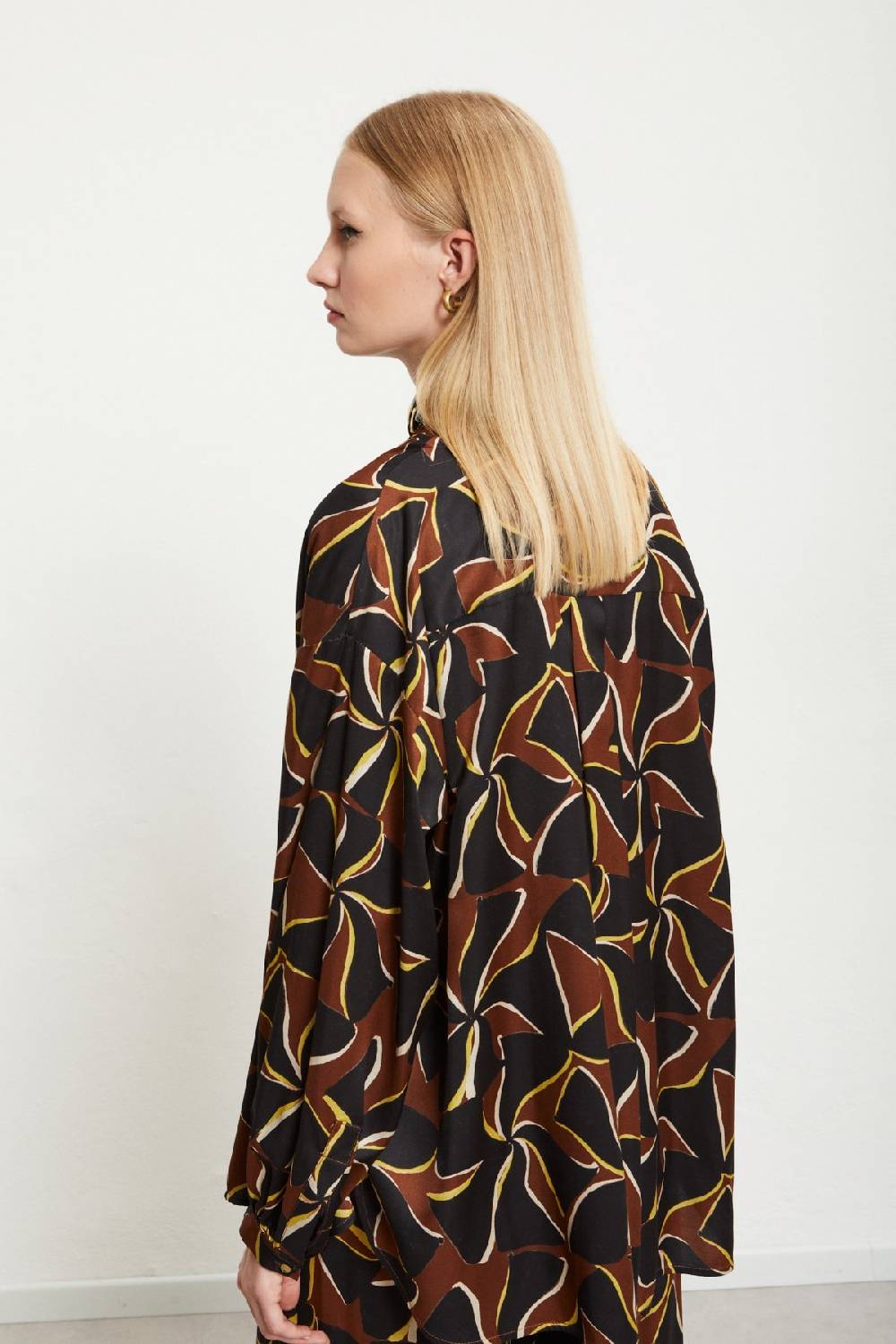 ottod'Ame Viscose shirt with rounded bottom Convenienza