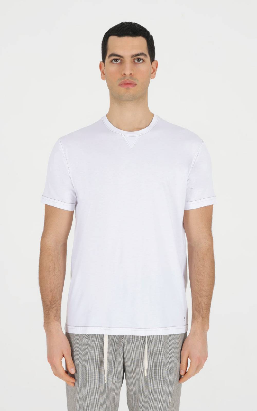 Outfit Italy T-Shirt in modal con cuciture a contrasto Presa