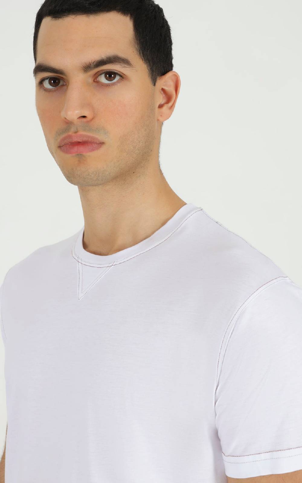Outfit Italy T-Shirt in modal con cuciture a contrasto Presa