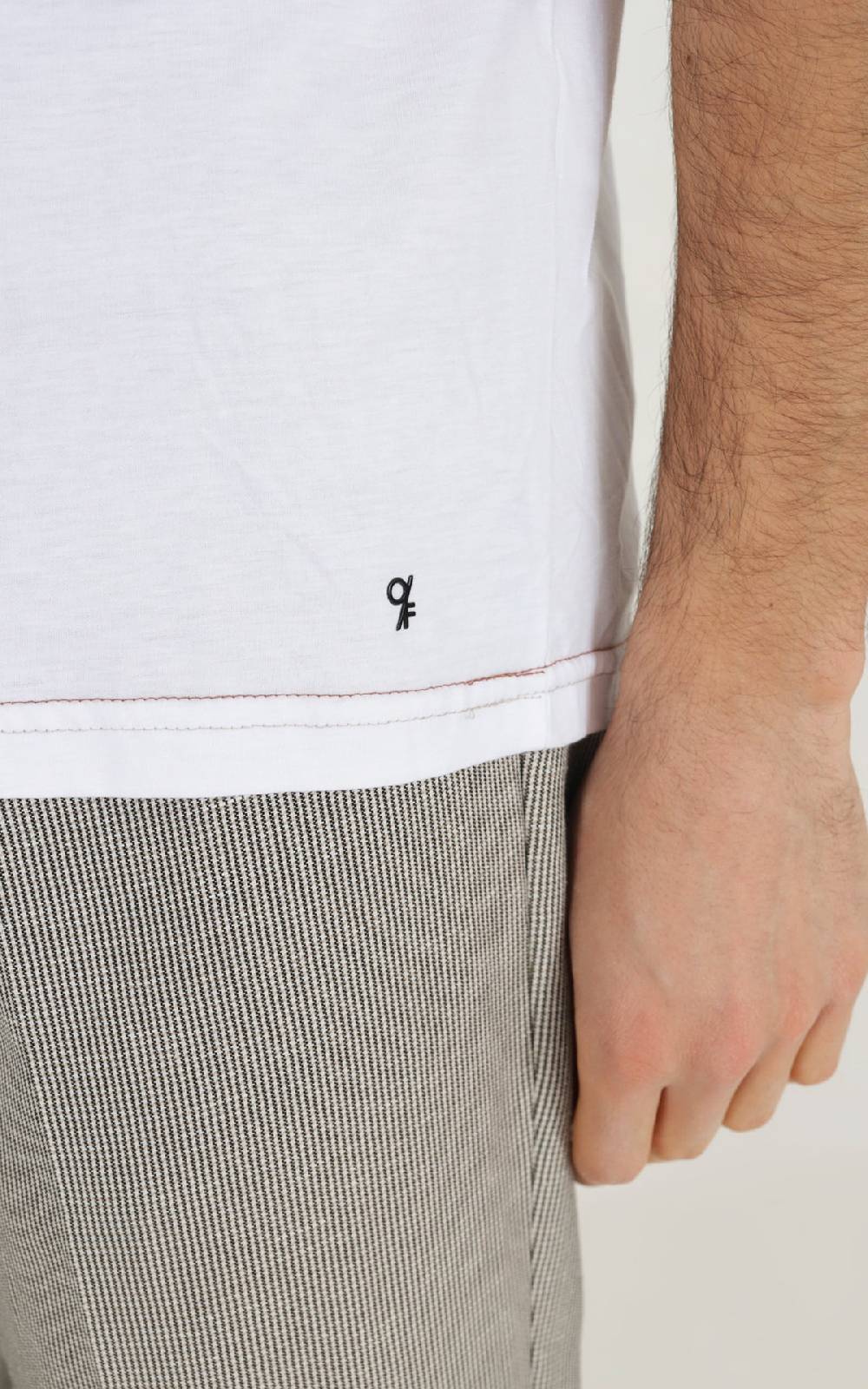 Outfit Italy T-Shirt in modal con cuciture a contrasto Presa