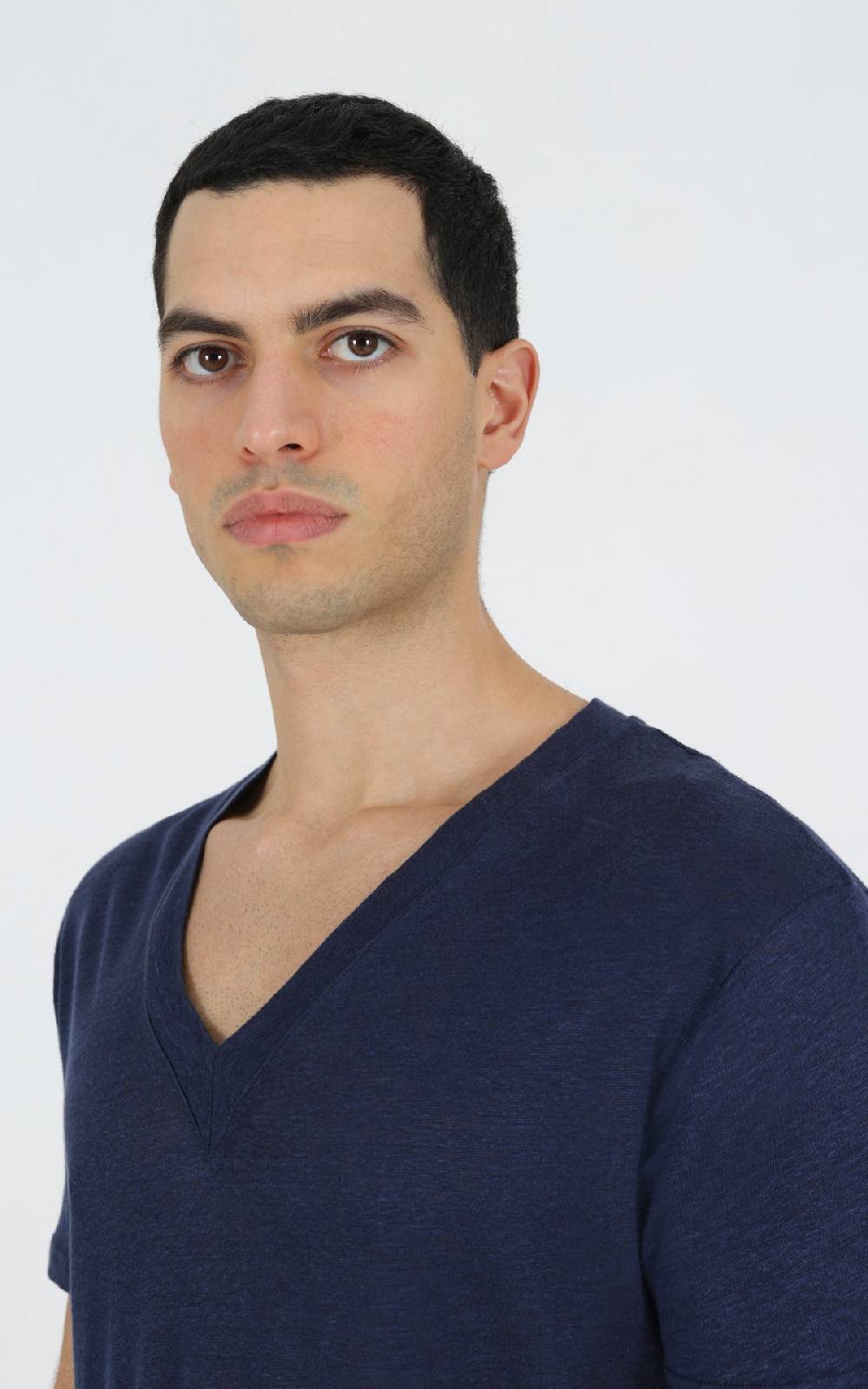 Outfit Italy T-Shirt scollo a V in lino Economico
