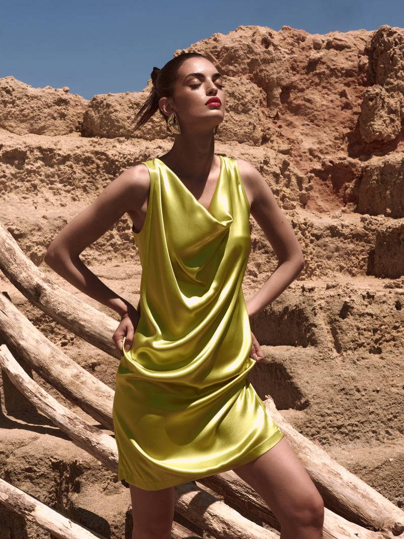 Paola T. Abito in raso di viscosa Fino al 65% di sconto