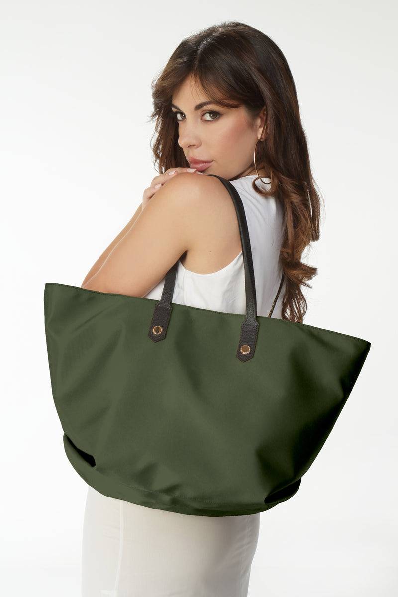 Paola T. Shopper in nylon con rivetti oro Sconti VIP