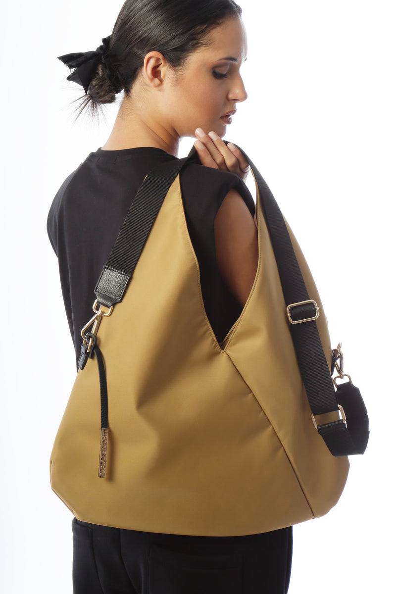 Paola T. Sacca hobo in nylon con dettagli oro ACQUISTA ORA