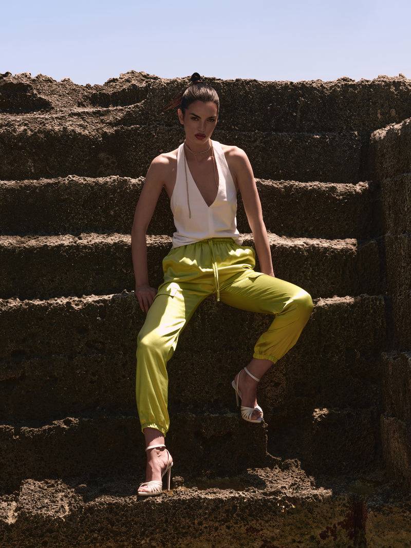 Paola T. Pantalone cargo in raso di viscosa Latest stili