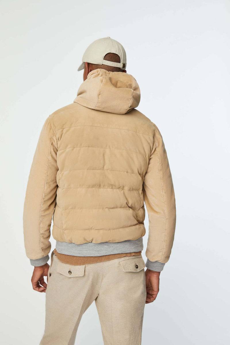 Lubiam Giubbino imbottito in suede con cappuccio nocciola Giubbino imbottito in suede con cappuccio nocciola Novità
