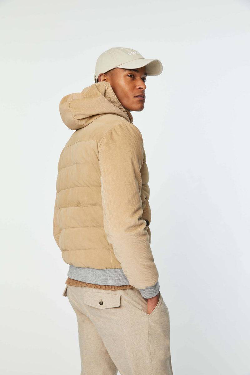 Lubiam Giubbino imbottito in suede con cappuccio nocciola Giubbino imbottito in suede con cappuccio nocciola I Più Venduti