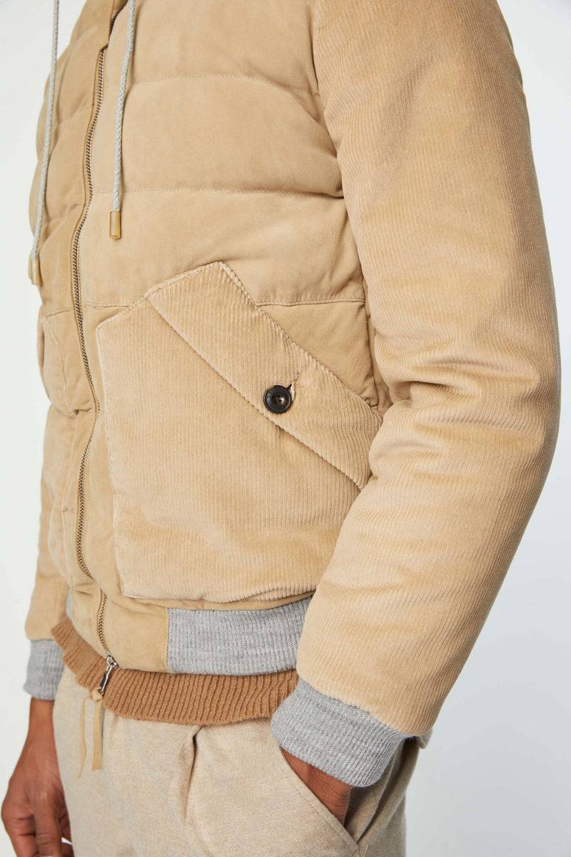 Lubiam Giubbino imbottito in suede con cappuccio nocciola Giubbino imbottito in suede con cappuccio nocciola I Più Venduti