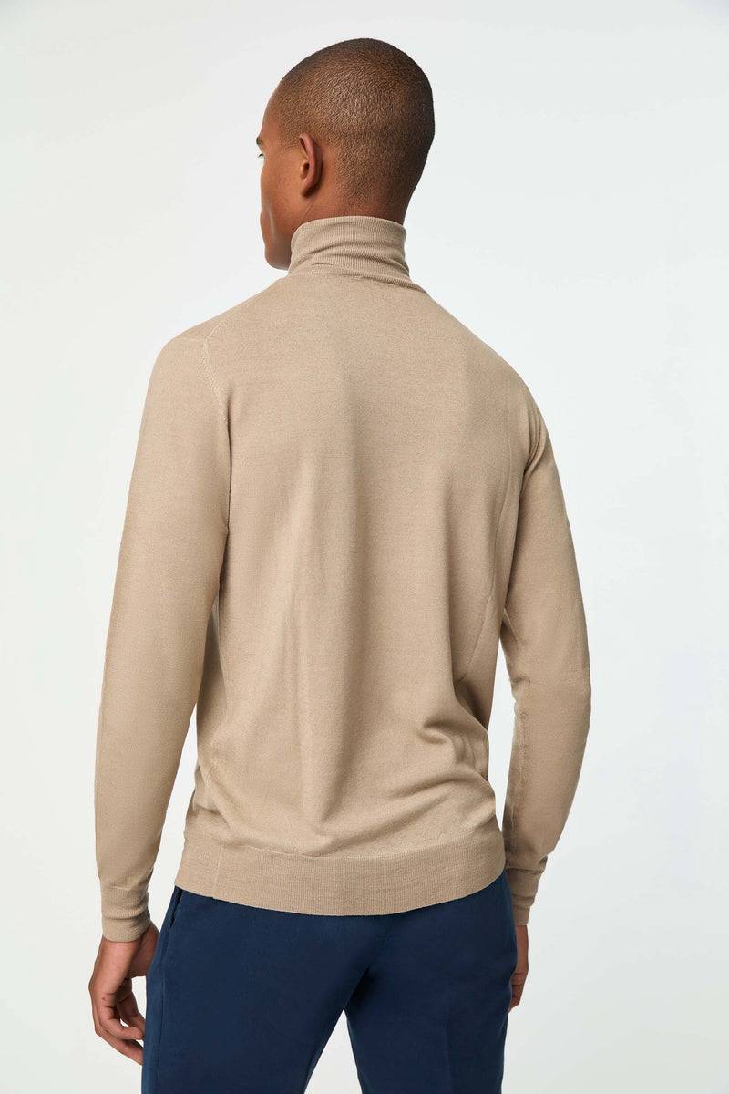 Lubiam Maglia dolcevita in lana leggera beige Maglia dolcevita in lana leggera beige Novità