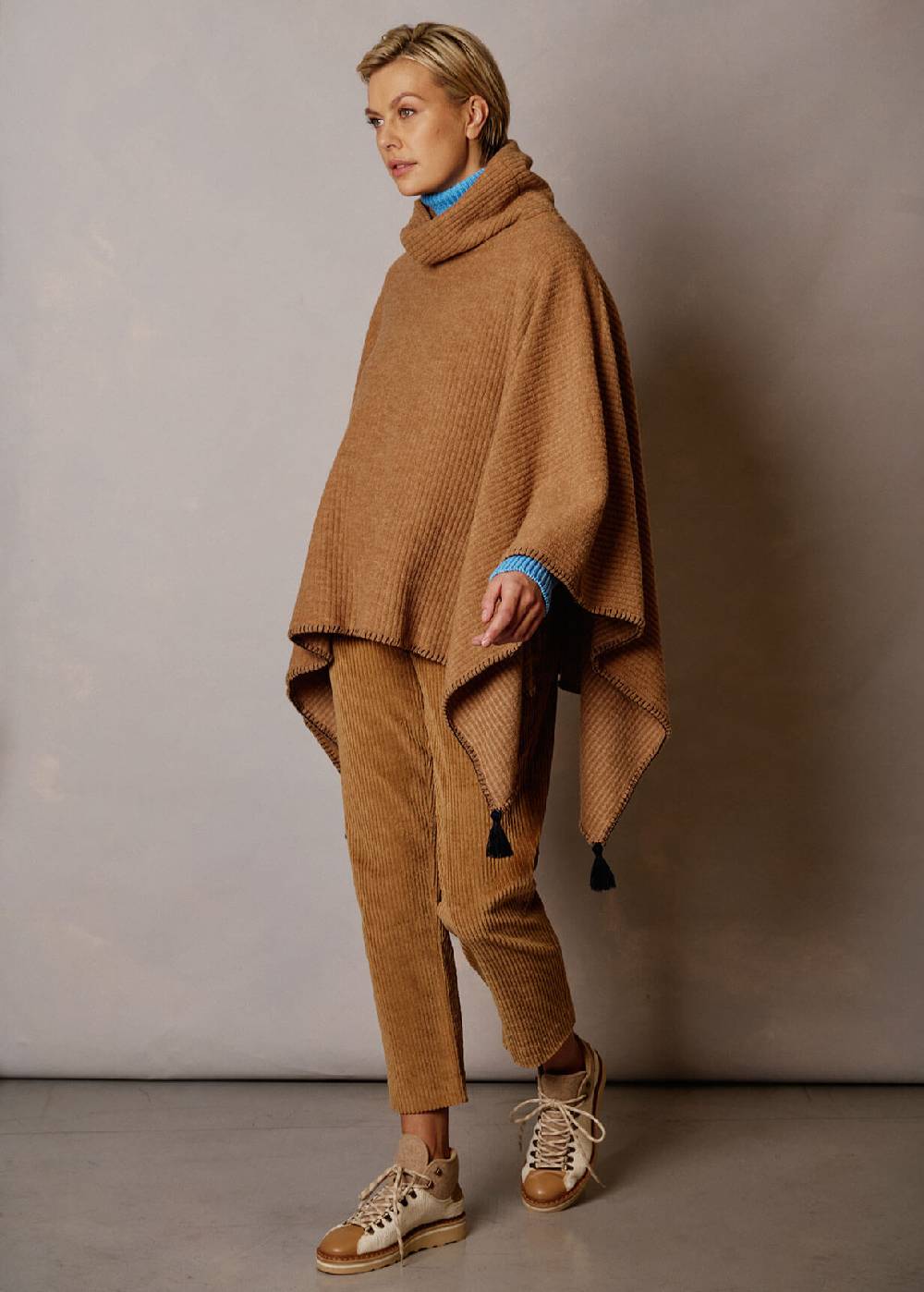 Luis Trenker Poncho in lana vergine con collo alto Lupiera 2025