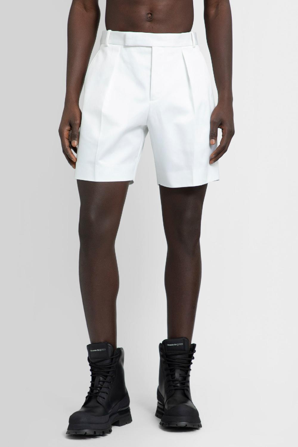 Antonioli ALEXANDER MCQUEEN MAN WHITE SHORTS & SKIRTS Offerte