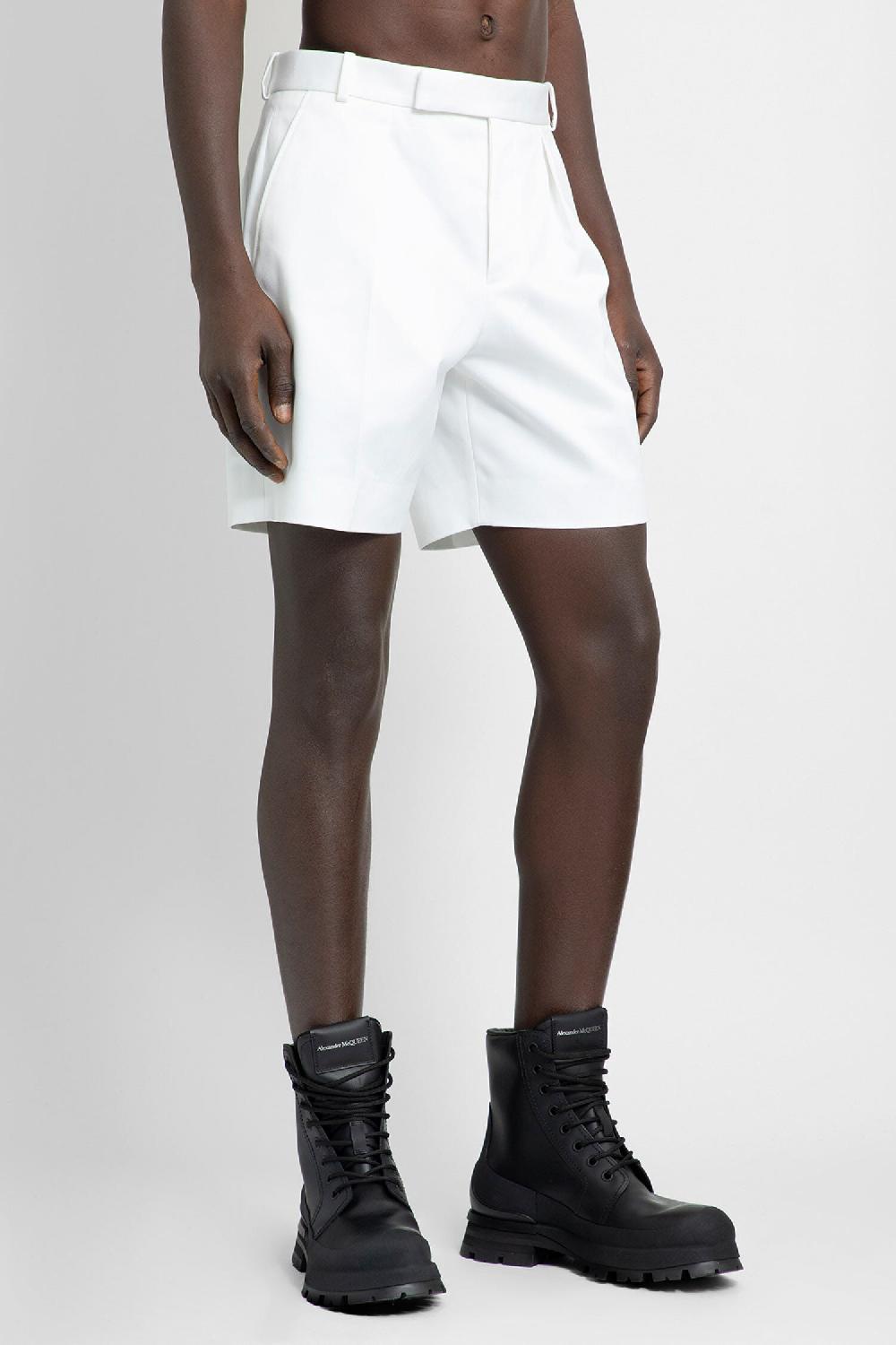 Antonioli ALEXANDER MCQUEEN MAN WHITE SHORTS & SKIRTS Offerte