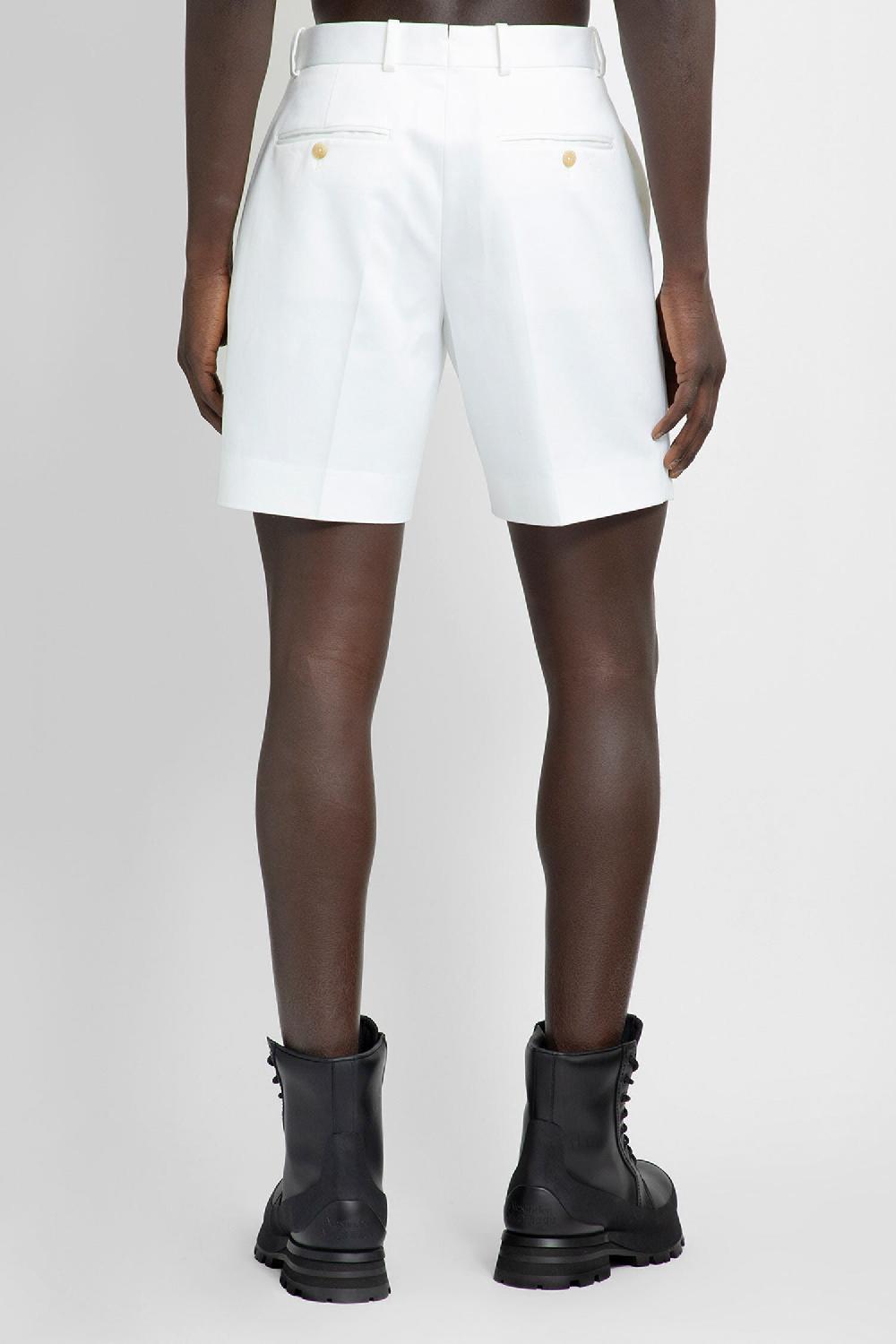 Antonioli ALEXANDER MCQUEEN MAN WHITE SHORTS & SKIRTS Offerte