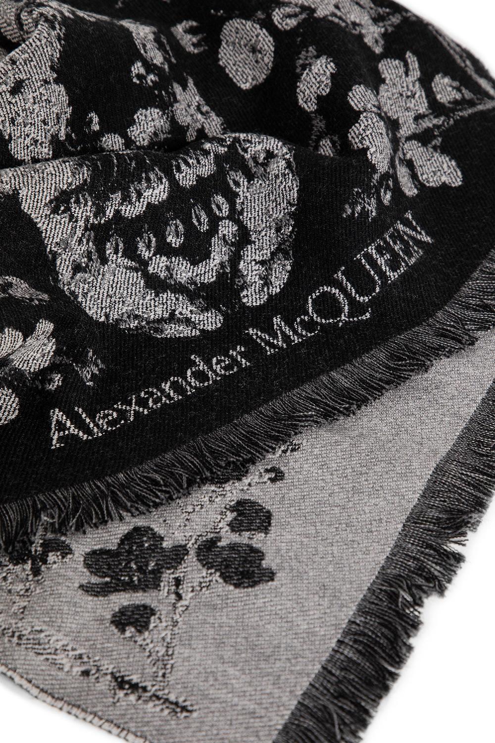 Antonioli ALEXANDER MCQUEEN WOMAN BLACK SCARVES Convenienza
