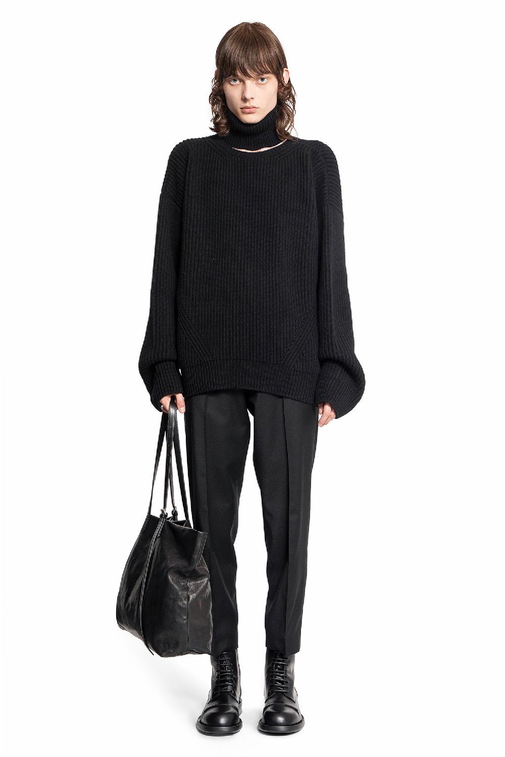Antonioli ANN DEMEULEMEESTER MAN BLACK KNITWEAR Fino al 55% di sconto