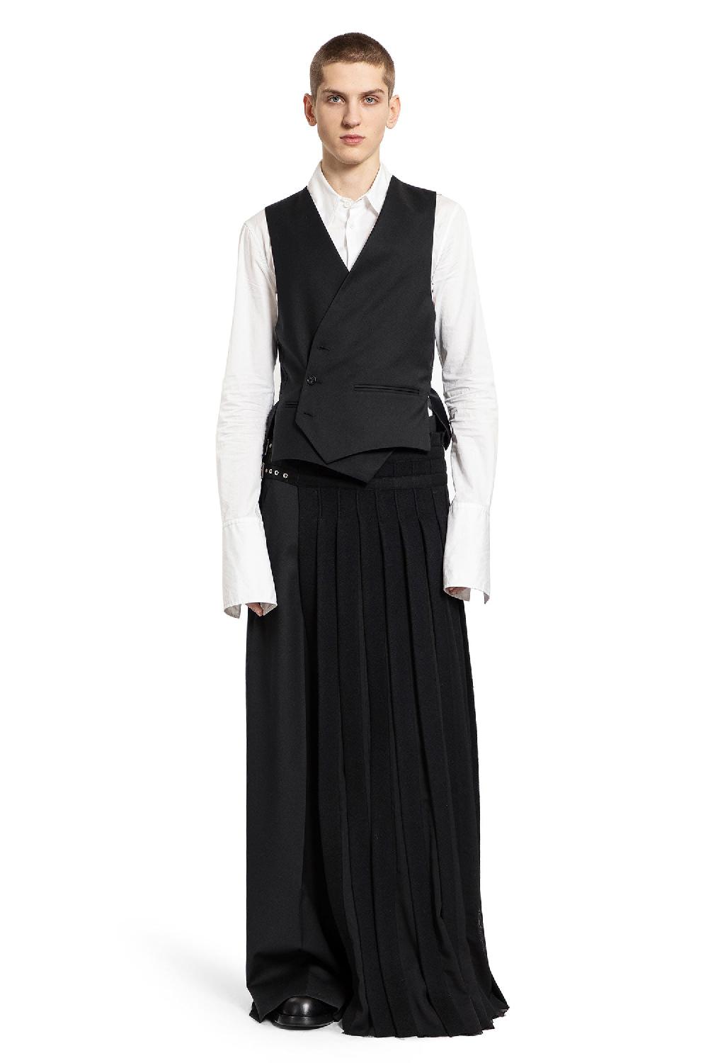 Antonioli ANN DEMEULEMEESTER MAN BLACK SHORTS & SKIRTS Black Friday Prezzi