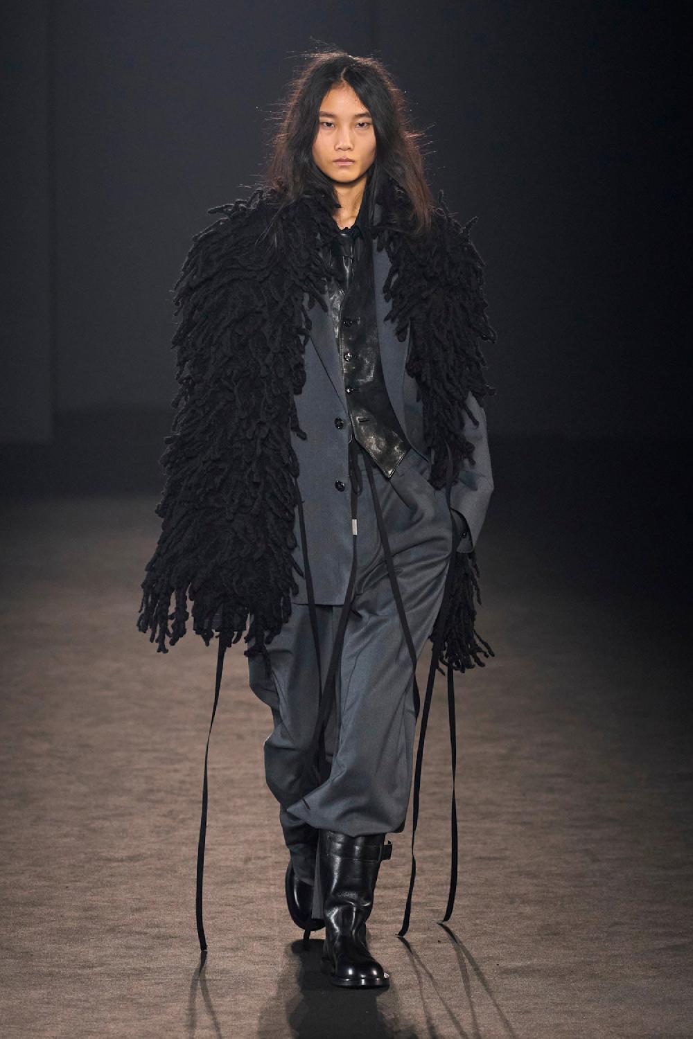 Antonioli ANN DEMEULEMEESTER WOMAN BLACK VESTS Enormi risparmi
