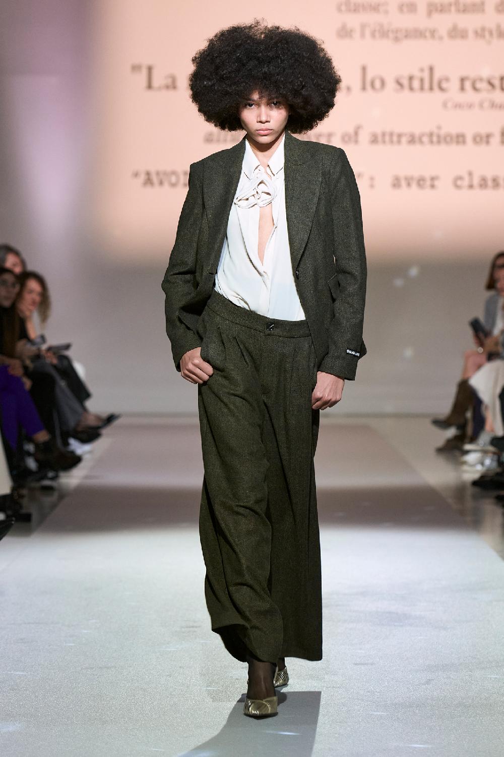 Soallure CAMICIA IN GEORGETTE CON DETTAGLIO ROSA Consegna Veloce