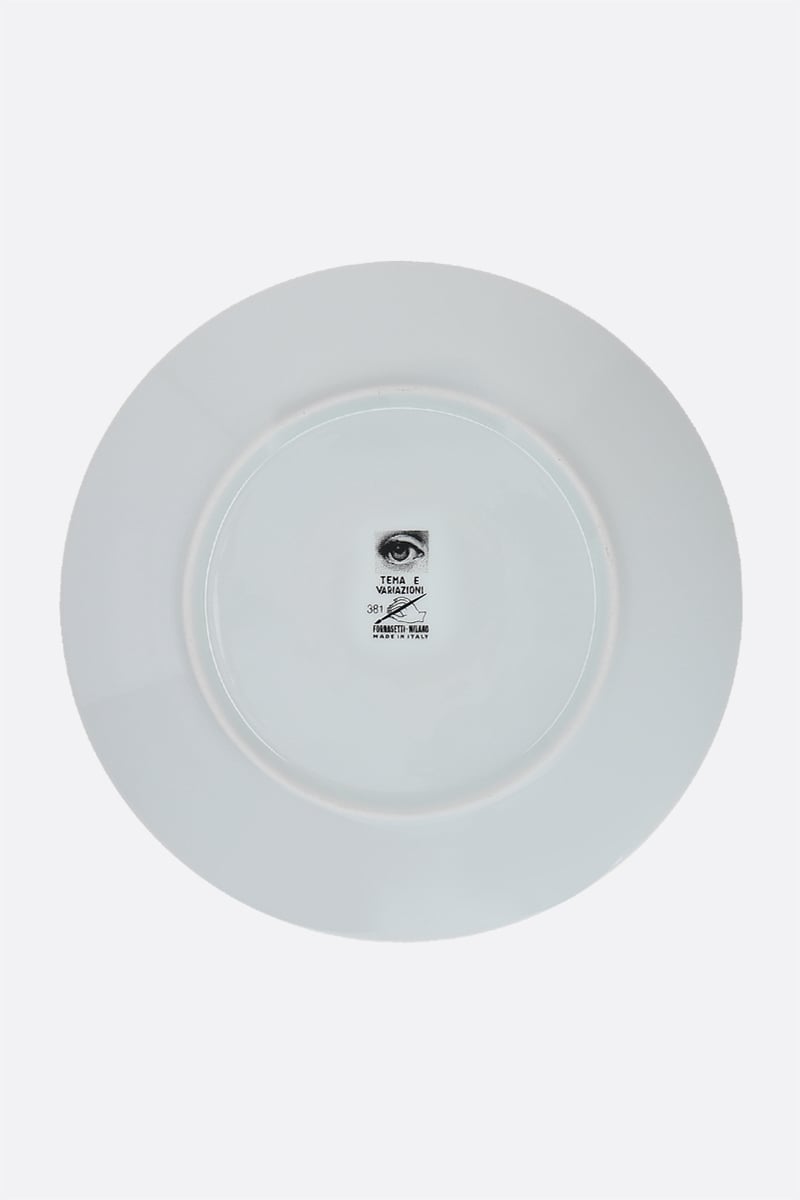 FORNASETTI piatto Tema e Variazioni N° 381 in porcellana Fino Al -60%