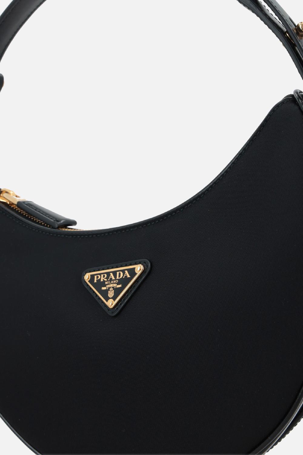 PRADA borsa a spalla Prada Arqué in Re-Nylon e pelle spazzolata Negozio