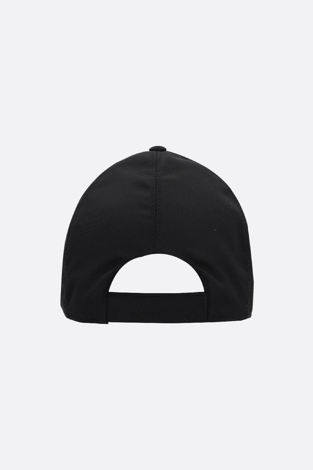 PRADA cappello baseball in Re-Nylon con logo In Linea