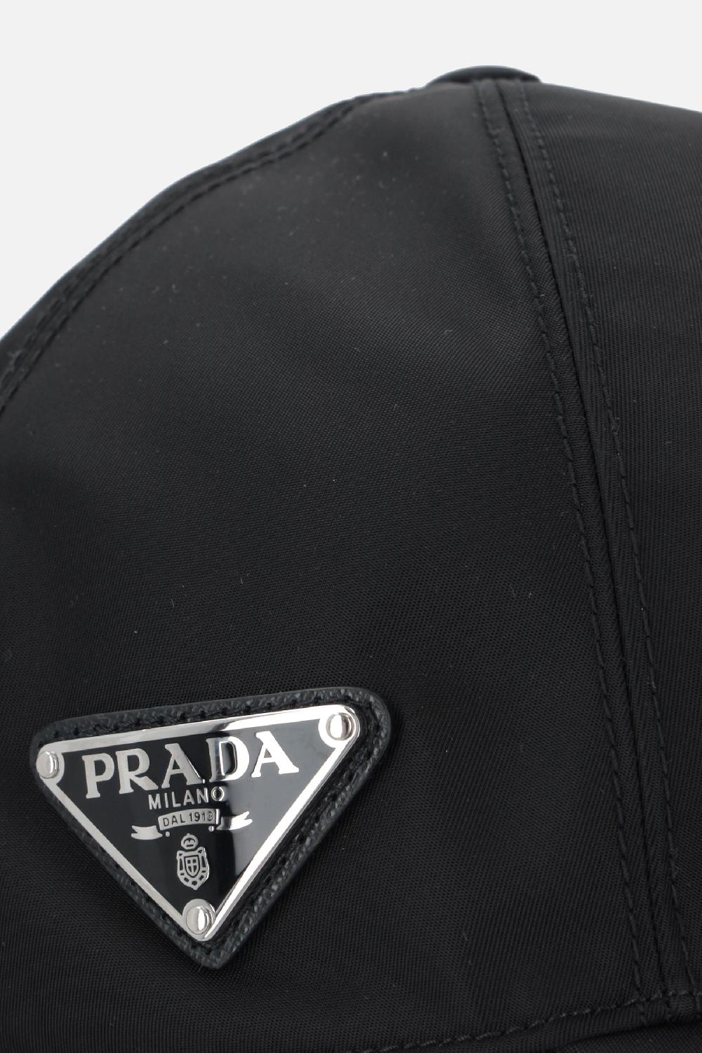 PRADA cappello baseball in Re-Nylon con logo In Linea