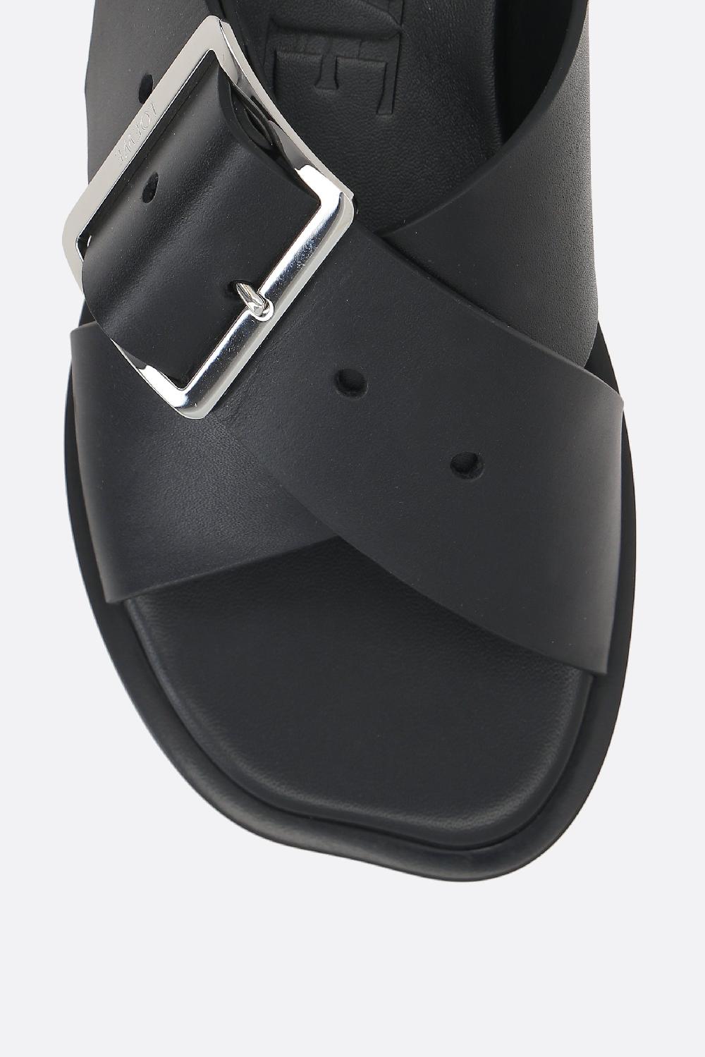 LOEWE sandalo flat Petal Belt in pelle liscia Vendita