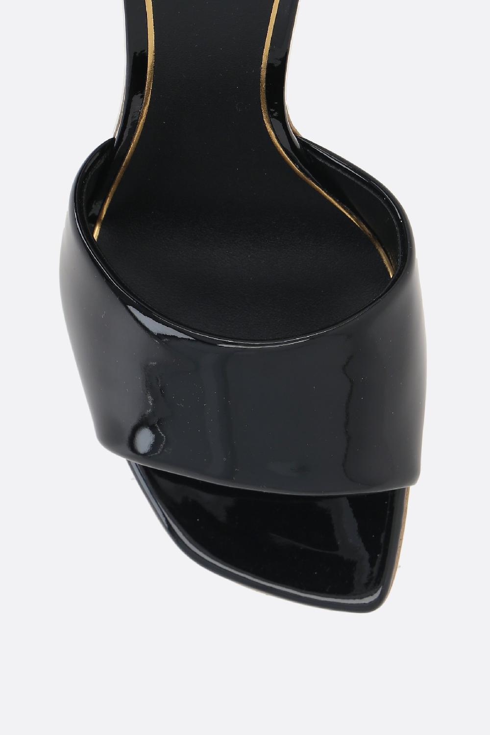 VALENTINO GARAVANI sandalo slide Hyper One Stud in vernice Qualità