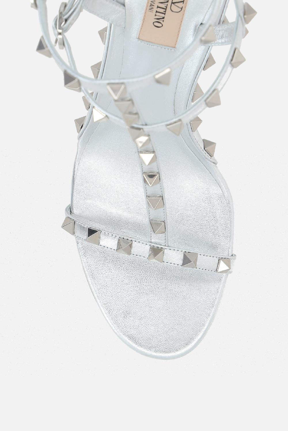 VALENTINO GARAVANI sandalo Rockstud in nappa laminata Convenienza