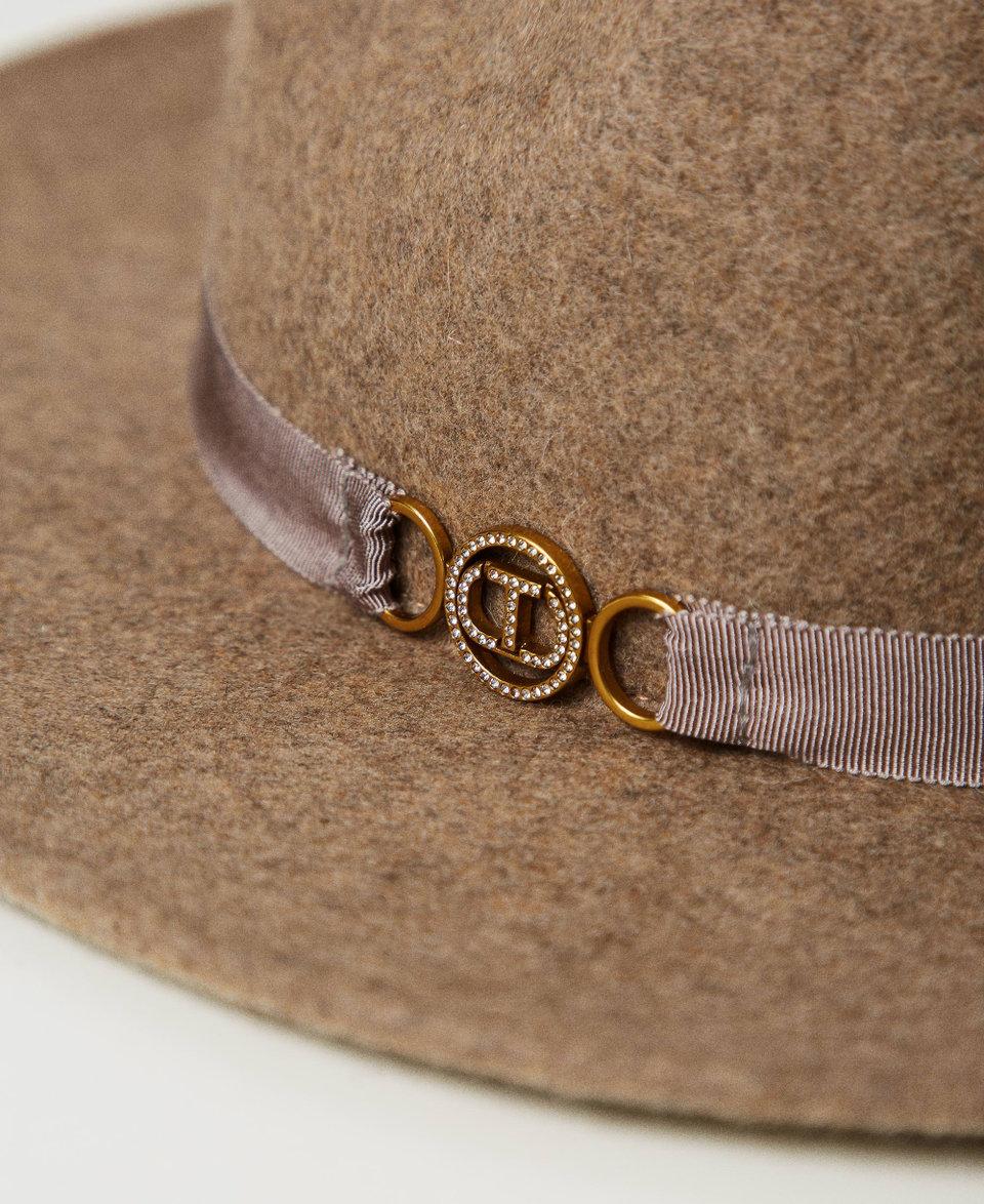 Twin Set Cappello in panno con Oval T Economico