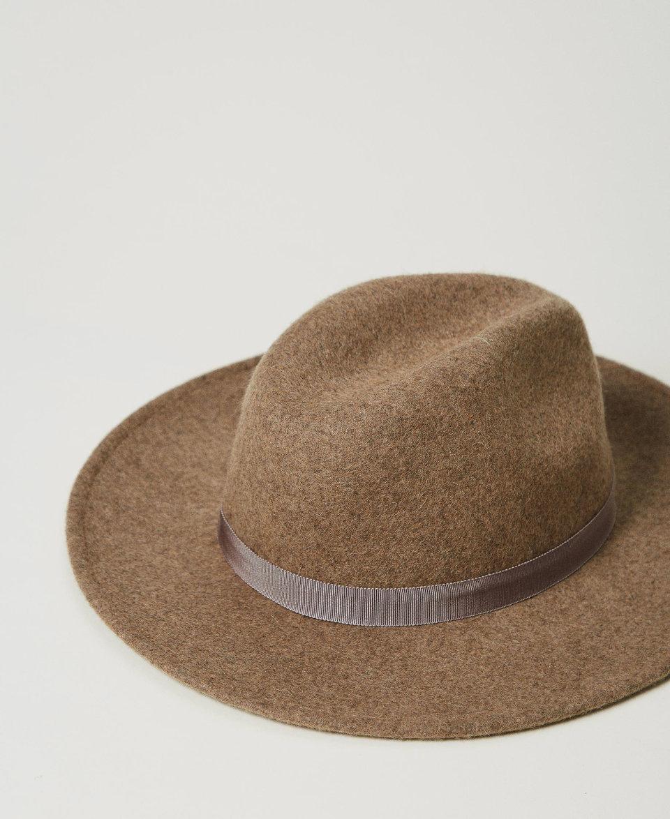 Twin Set Cappello in panno con Oval T Economico