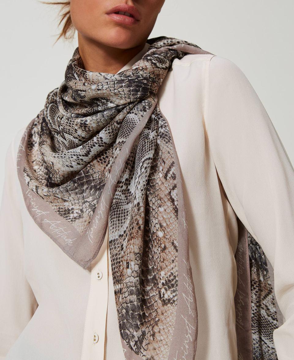 Twin Set Kefiah in georgette con stampa snake Acquista Ora