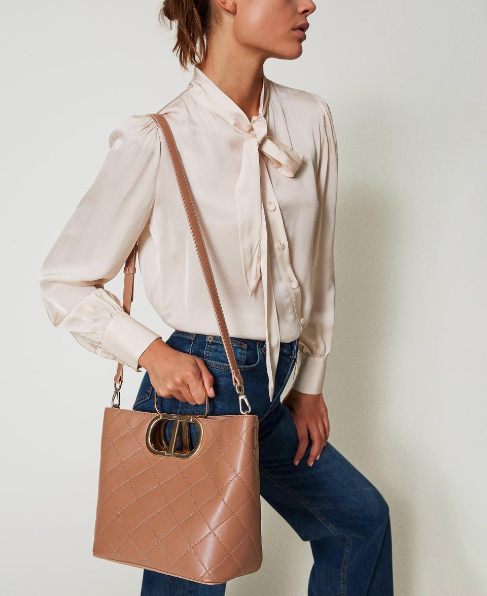 Twin Set Borsa shopper 'Lila' trapuntata con manico Oval T Saldi