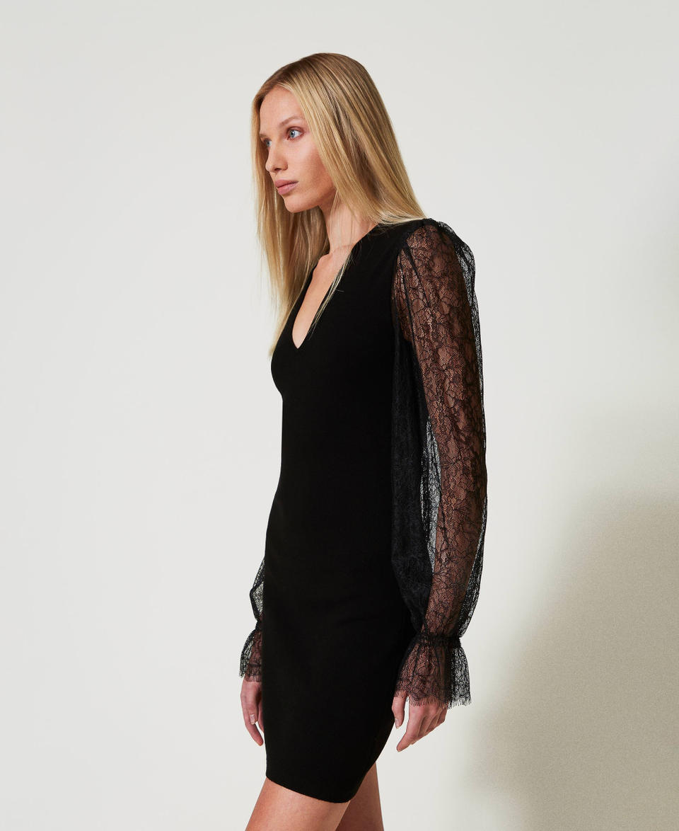 Twin Set Abito corto in maglia con pizzo Sconto