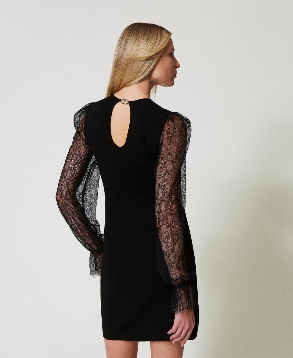 Twin Set Abito corto in maglia con pizzo Sconto