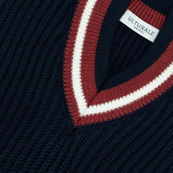 Ulturale Pullover blu in maglia inglese con scollo V a contrasto – Ulturale Ulturale Pullover blu in maglia inglese con scollo V a contrasto – Ulturale