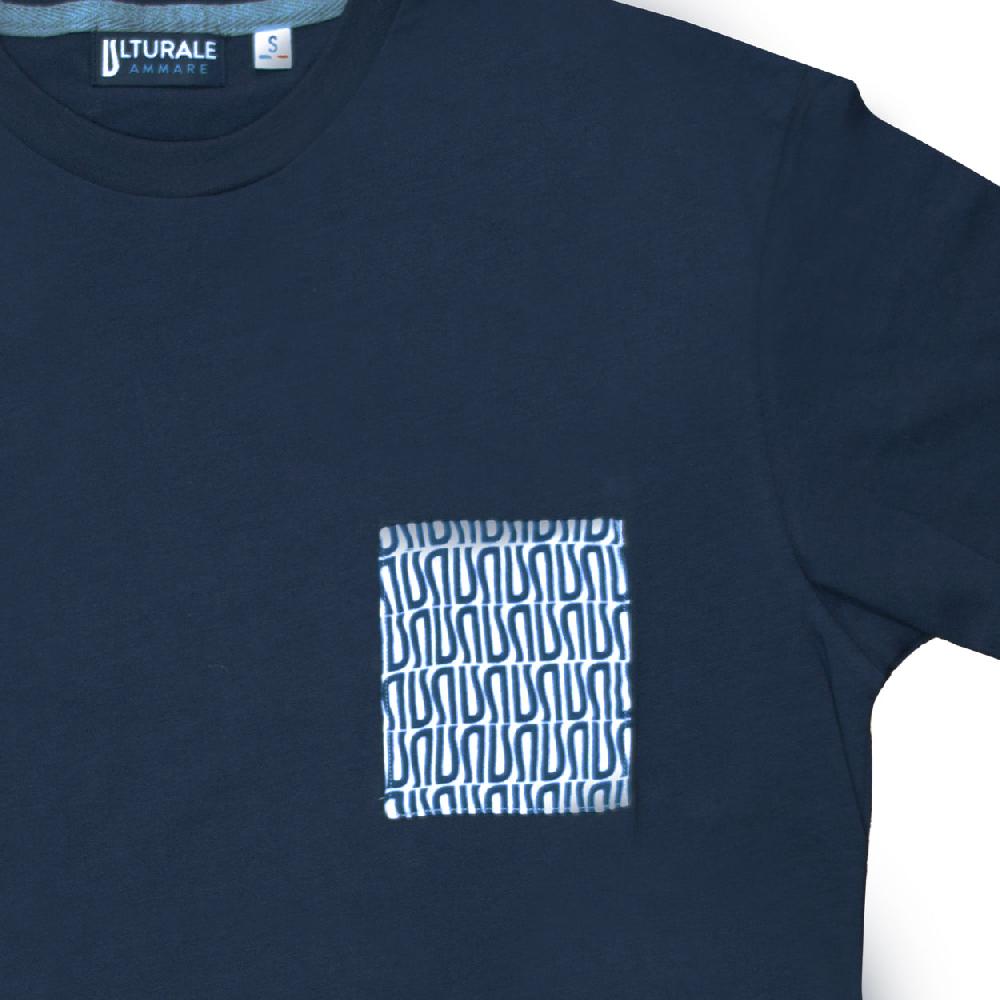 Ulturale T-Shirt blu con taschino bianco e logomania blu in 100% cotone - Ulturale Ulturale T-Shirt blu con taschino bianco e logomania blu in 100% cotone - Ulturale