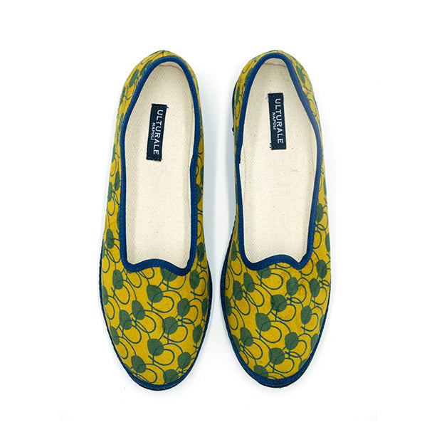 Ulturale Furlane con pattern astratto giallo e verde e bordo blu in 100% velluto di cotone - Ulturale Italy
